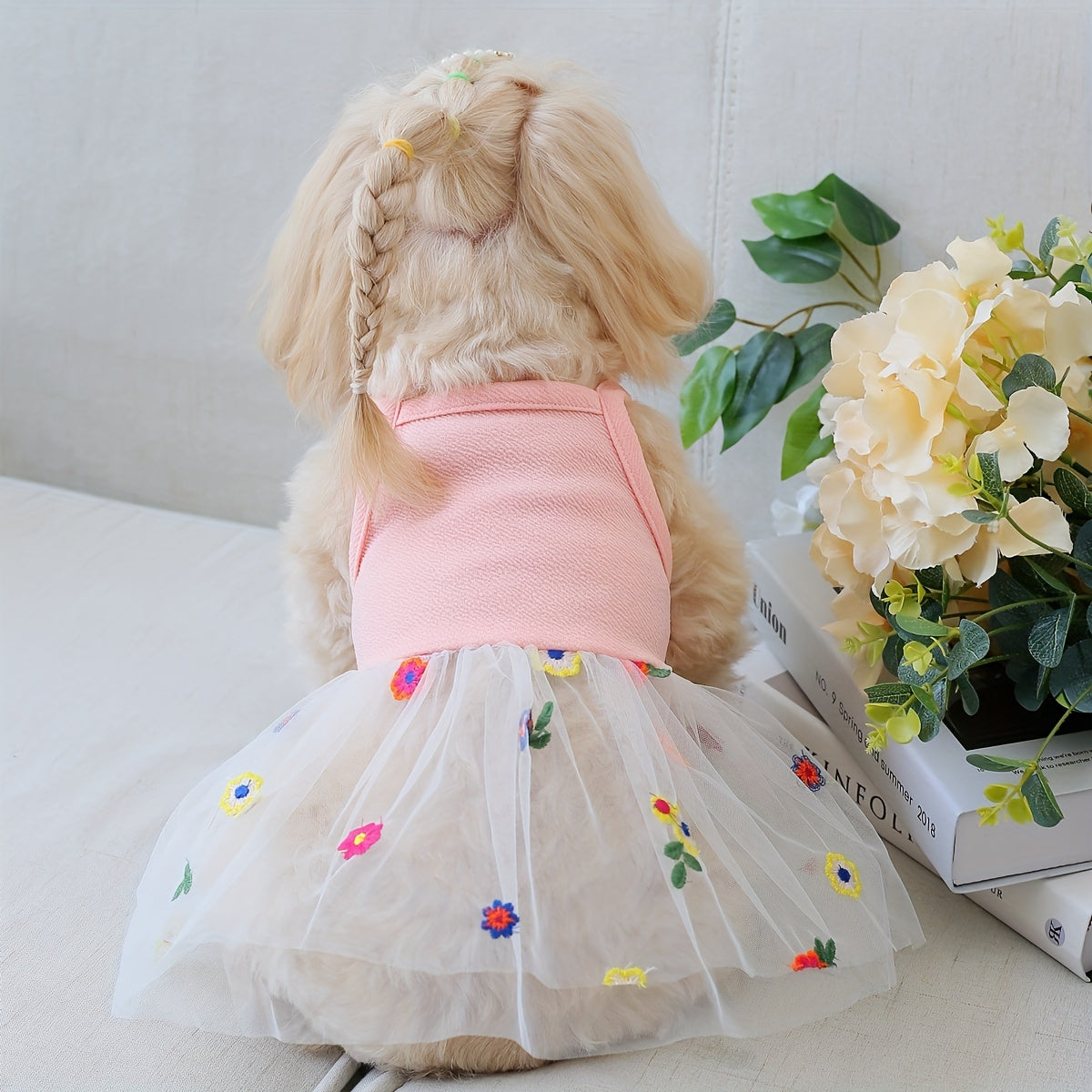 1pc 可愛い花刺繍ペットメッシュセミドレス通気性のある犬用ルームウェア犬と猫の夏のパーティー服